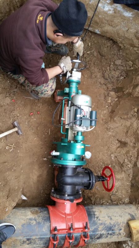 200型帶壓開孔機現(xiàn)場 200型帶壓開孔機現(xiàn)場